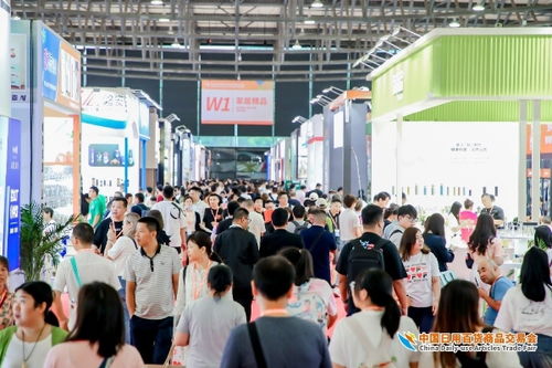 人流如潮星聚上海，家电销售热度攀升——第116届中国日用百货商品交易会盛大开幕